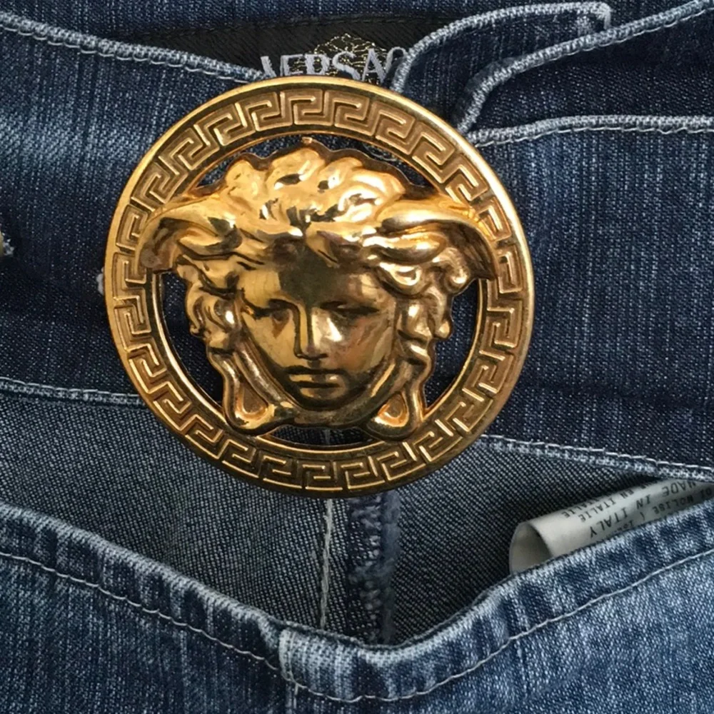 Vintage “VERSACE” jeans couture with gold Medusa buckle. - Picture 4 of 11